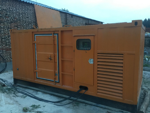 江北发电机组长期使用中，电缆线的敷设路径有哪些要求？